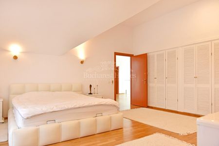 Beautiful Four-Bedroom Home with Lawn and Big Terrace - BSB - Photo 2