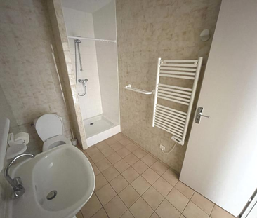 Location Appartement 1 pièce 26m² LA ROCHE SUR YON 85000 - Photo 5