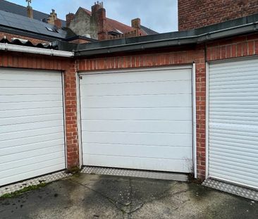 RUIME STADSWONING MET 3 SLAAPKAMERS EN GARAGE IN CENTRUM VAN IEPER - Photo 6