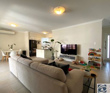 MODERN MIDDLE VILLA - Photo 1