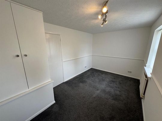 3 bedroom end of terrace house to rent - Photo 1
