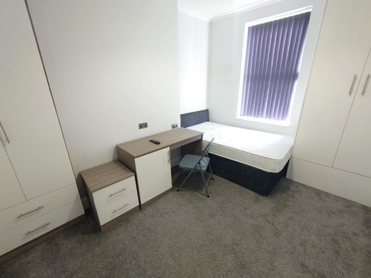 Gilroy Road, Kensington. - Photo 1