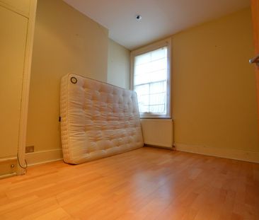 Flat to rent - Ravenscroft Road, Beckenham, BR3 - Photo 4