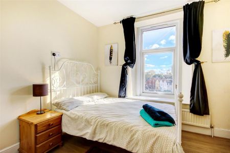 6 bedroom terraced house to rent - Photo 2