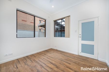 3/70 Petersham road, Marrickville, NSW 2204 - Photo 3