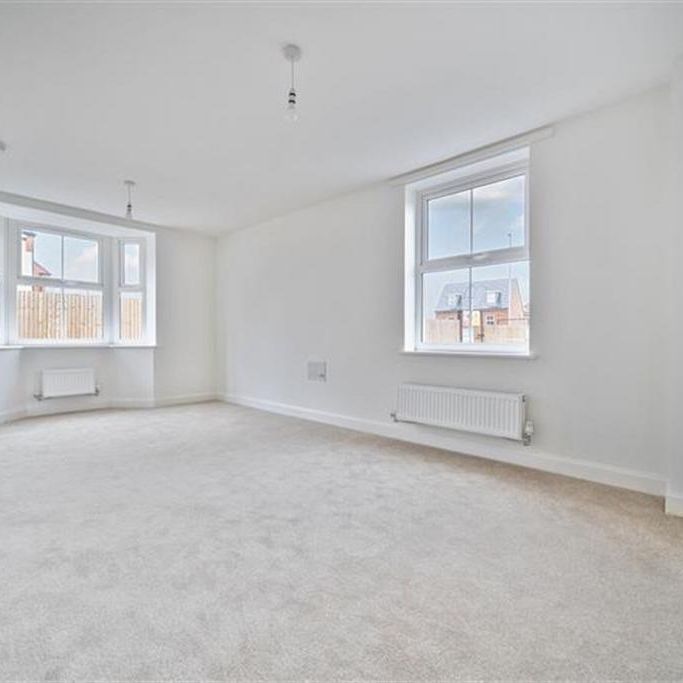 4 bedroom detached house to rent - Photo 1