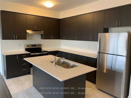 Condo Townhouse For Lease | X8470968 - Photo 1