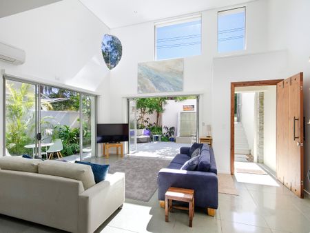 Light, Bright & Contemporary - Stylish Noosa Townhouse - Photo 3