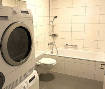 Living modern in a family neighborhood - Photo 4