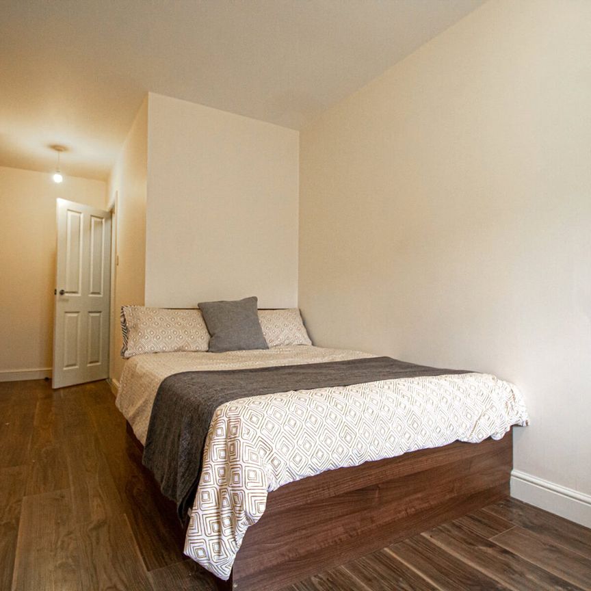 Apt 15, Clarendon House - Photo 1