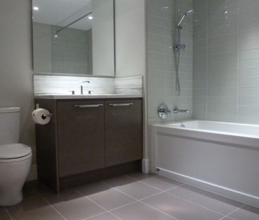 Condo in North Vancouver, BC - Photo 6