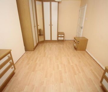 4 Hillview Crescent, Carrickfergus, BT38 8YR - Photo 2