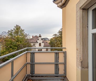 Endlich gefunden. Mansardgeschoss mit Balkon und Einbauküche. - Foto 1