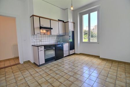 APPARTEMENT DE 2,5 PIÈCES AVEC BALCON ET VUE SUR LE LAC - Foto 5