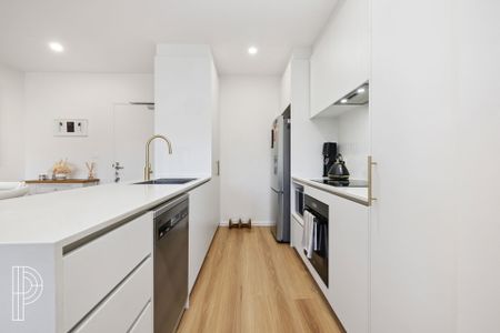 Light-Filled Two-Bedroom Retreat in Denman Prospect - Photo 2