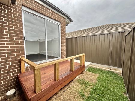 Sophisticated Living in the Heart of Gledswood Hills - Photo 4