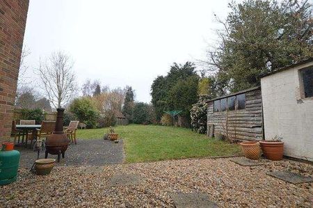 Bedroom Detached House In Milford, GU8 - Photo 3