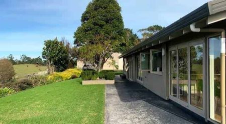 Spacious Family Home with Pool - Photo 5