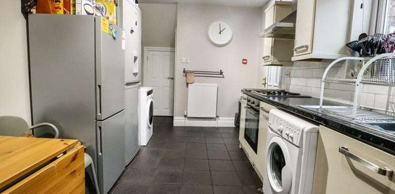 Female Only House Share in Darlington Room 1 - Photo 2