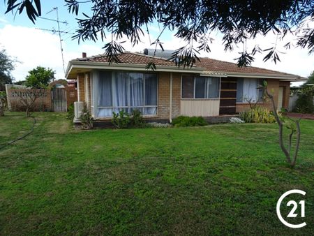 Ideal for Garden Lovers&colon; Spacious 3-Bedroom Home in Dudley Park with Workshop and Side Access - Photo 4