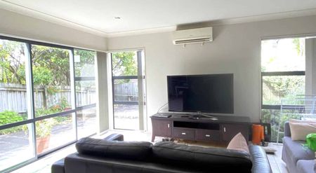 Spacious Family Home in Quiet Cul-de-Sac - Photo 4