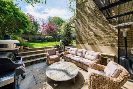 4 bedroom semi-detached house to rent - Photo 5