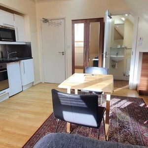 Studio to rent - Photo 2