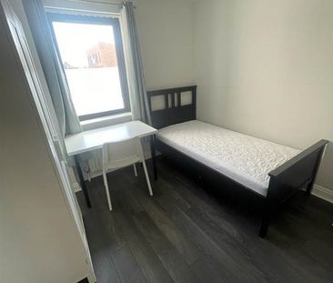 Apartment 11 Gardiners Square, 9 Brown Square, Belfast, BT13 2BW - Photo 5