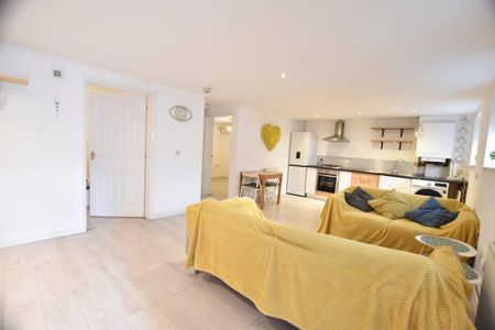 2 bedroom apartment to rent - Photo 3