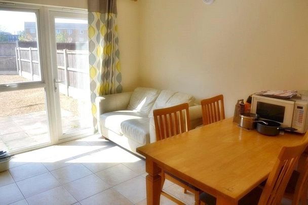 4 bedroom terraced house to rent - Photo 1