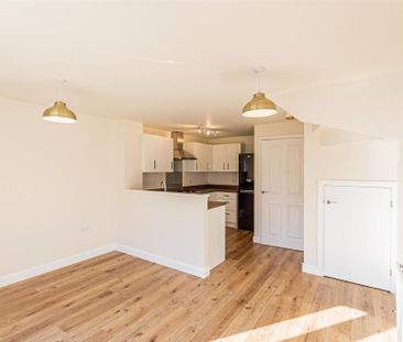 4 bedroom semi-detached house to rent - Photo 6