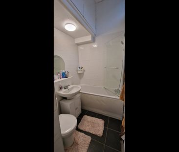Room in a Shared House, West Arbour Street, E1 - Photo 1