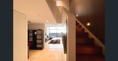 Luxurious Split-Level Apartment in Iconic Lumiere Residences - Photo 2