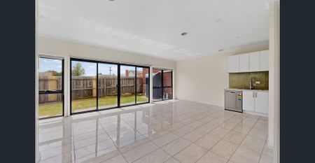 Modern Townhouse - Photo 3