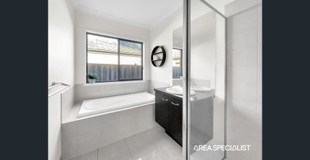 Stylish Family Living with Space, Comfort & Convenience - Photo 4