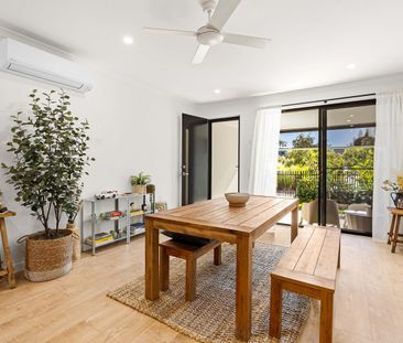 Premium Townhouse Living with Private Garden Courtyard - Photo 6
