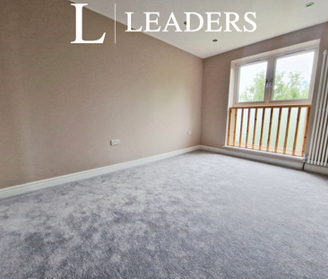 4 bedroom house to rent Station Approach, SS8 - Photo 3