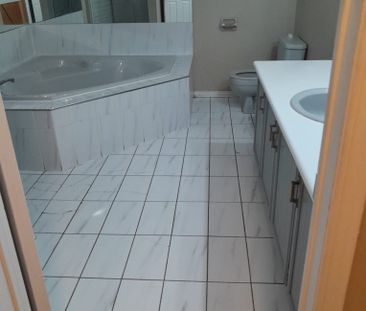 For Lease - 27 Cannon Crescent, Brampton, Ontario - Photo 5