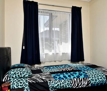 Lovely Large Home in Mt Roskill - Photo 1