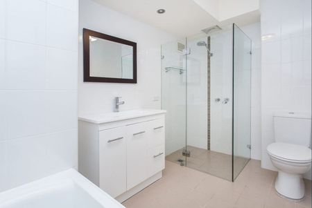 Spacious Apartment In An Ideal Location - Photo 5