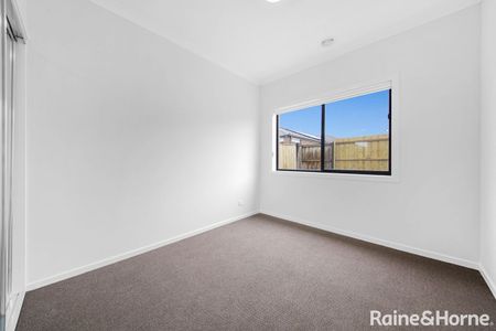 11 Furness Close, Wyndham Vale, VIC 3024 - Photo 5