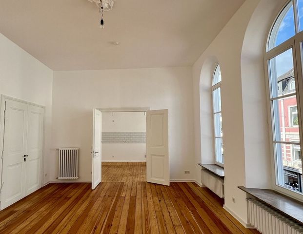 Schicke 2 Zimmer Altbauwohnung mit französischem Balkon - Photo 1