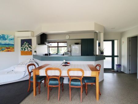 Charming on Waimaire - Photo 2