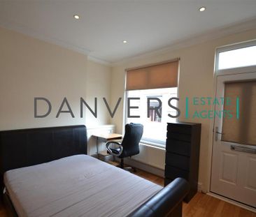4 bedroom end of terrace house to rent - Photo 4