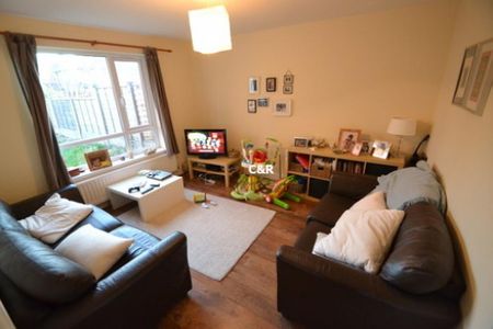 4 bedroom semi-detached house to rent - Photo 3