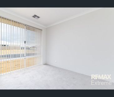 4 bedroom 2 bathroom family home being light and bright and featuri... - Photo 1