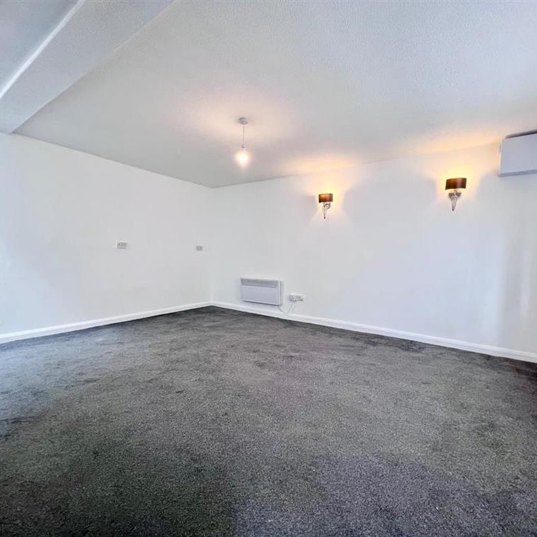 Hurst Grove, Bedford - Photo 1