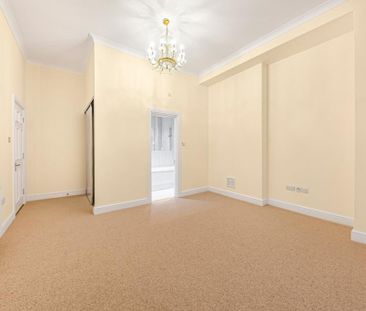 3 bedroom flat to rent - Photo 5