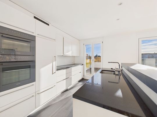 Reiheneinfamilienhaus mit Seesicht an bester Lage in Zollikon - Foto 1