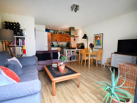 1 Bed Flat, Windsor Court, E3 - Photo 1